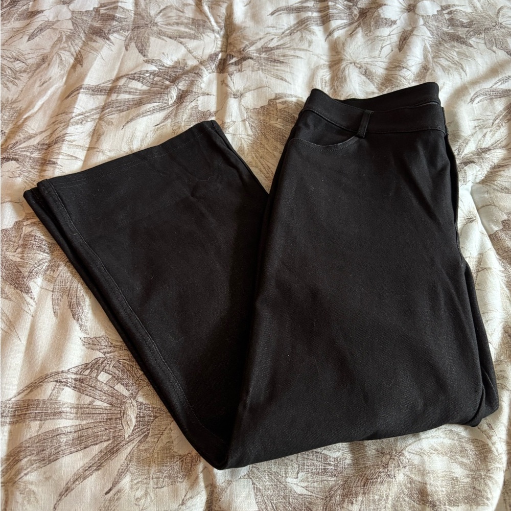 EUC Yelete cropped Flare Pants